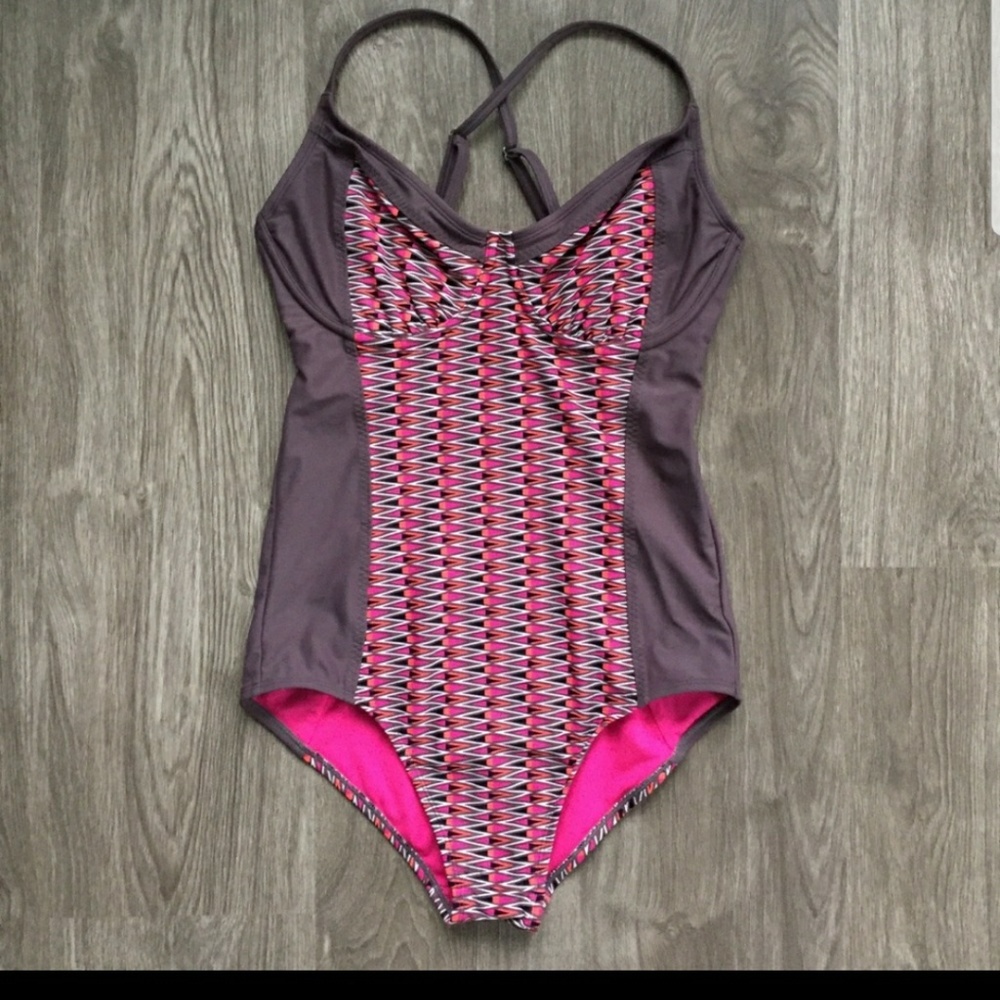 Athleta swimming suit one piece 34 D/DD long